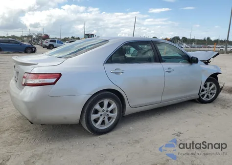 2010 Toyota Camry Base z USA, uszkodzony, nr VIN 4T4BF3EK0AR005388
